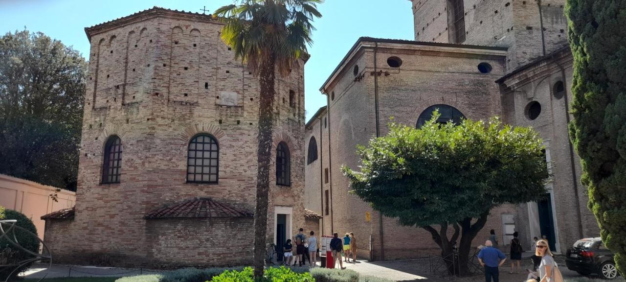 Corte Cavour. Una Mansarda Nel Cuore Della Citta Ravenna Buitenkant foto