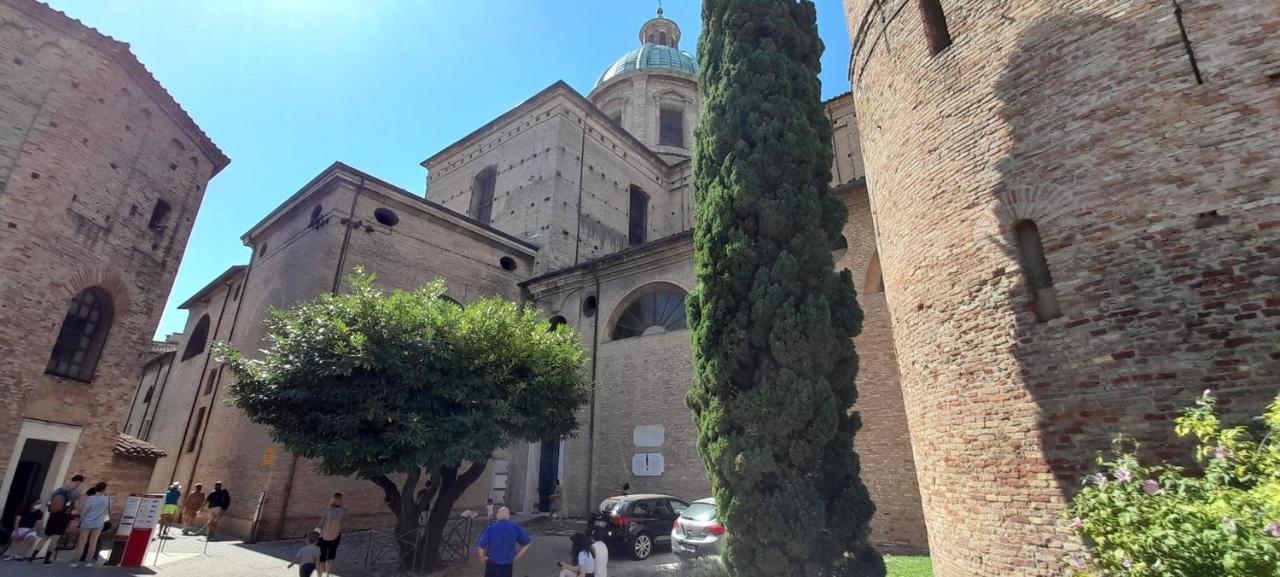 Corte Cavour. Una Mansarda Nel Cuore Della Citta Ravenna Buitenkant foto