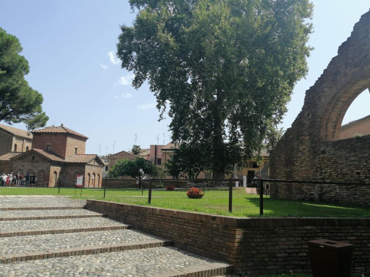 Corte Cavour. Una Mansarda Nel Cuore Della Citta Ravenna Buitenkant foto